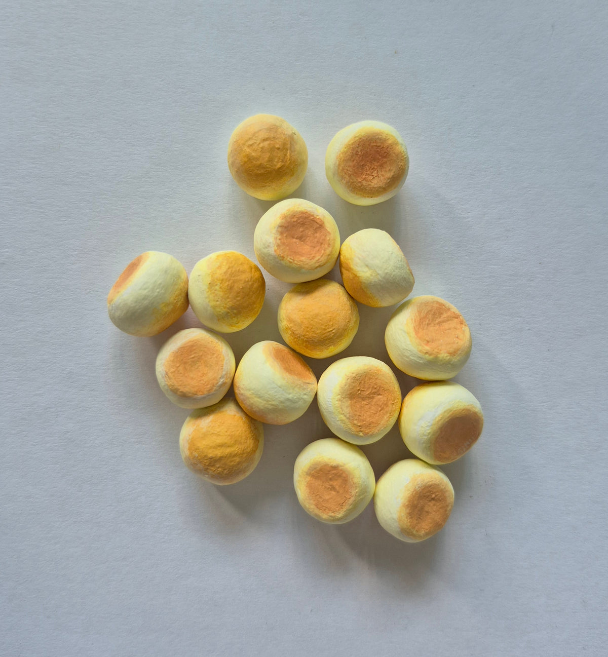 Small mantou biscuit (小馒头) magnet/pin