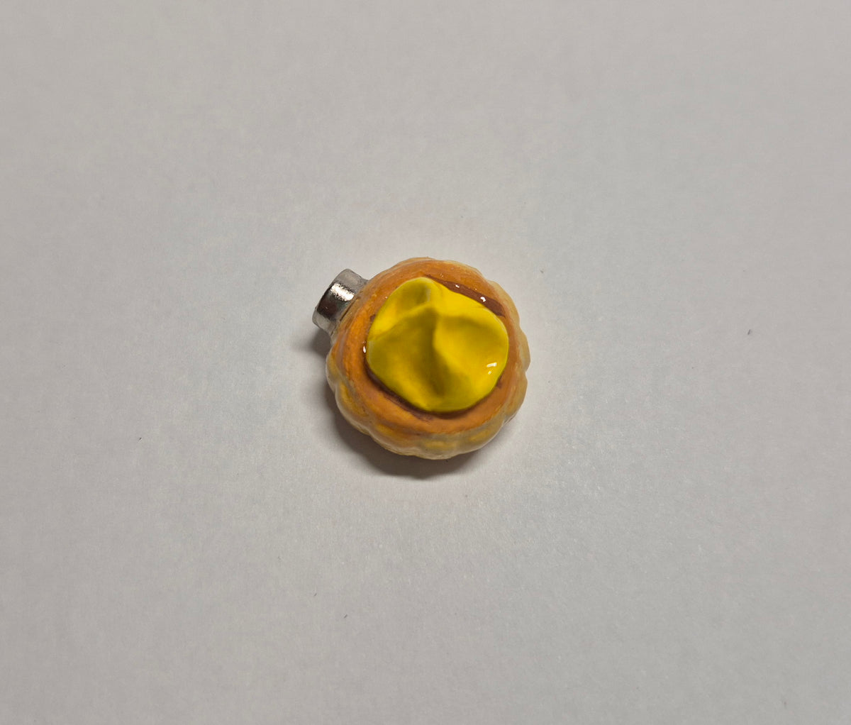 Iced gem magnet (lighter shade)