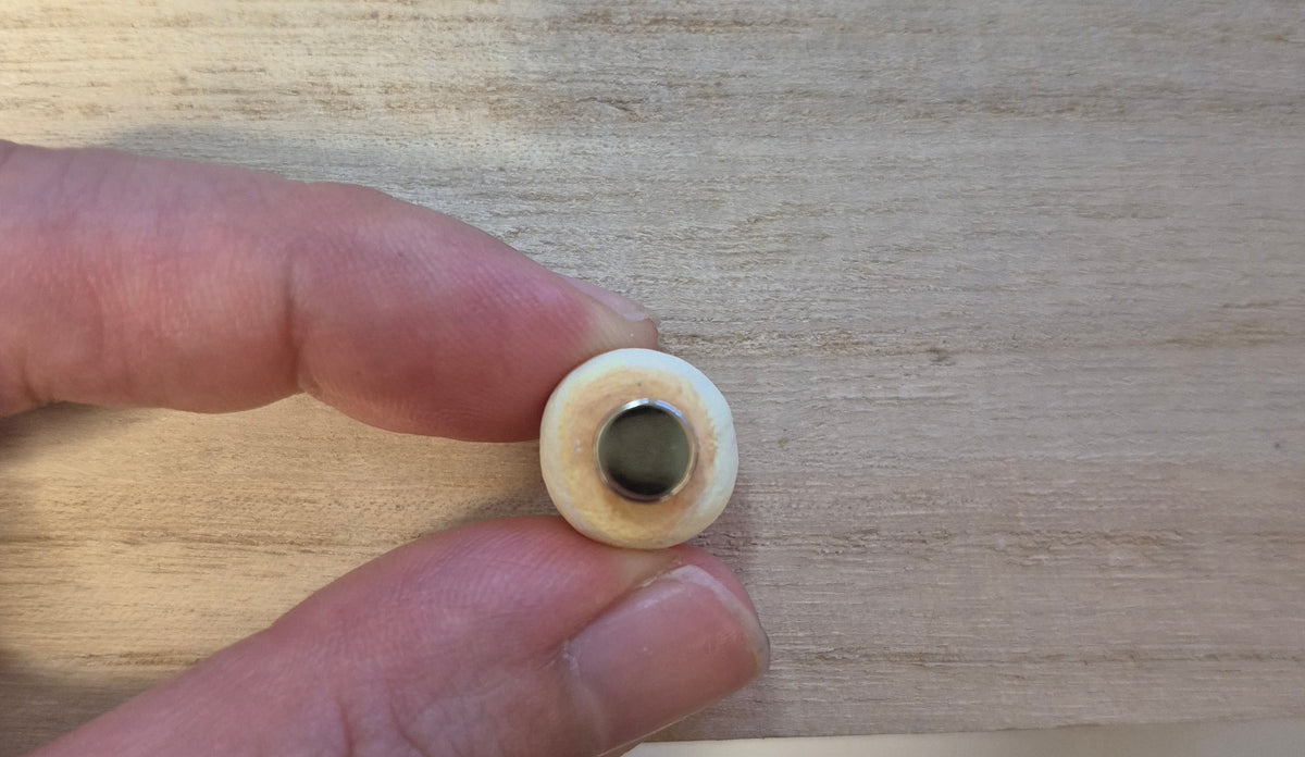 Small mantou biscuit (小馒头) magnet/pin